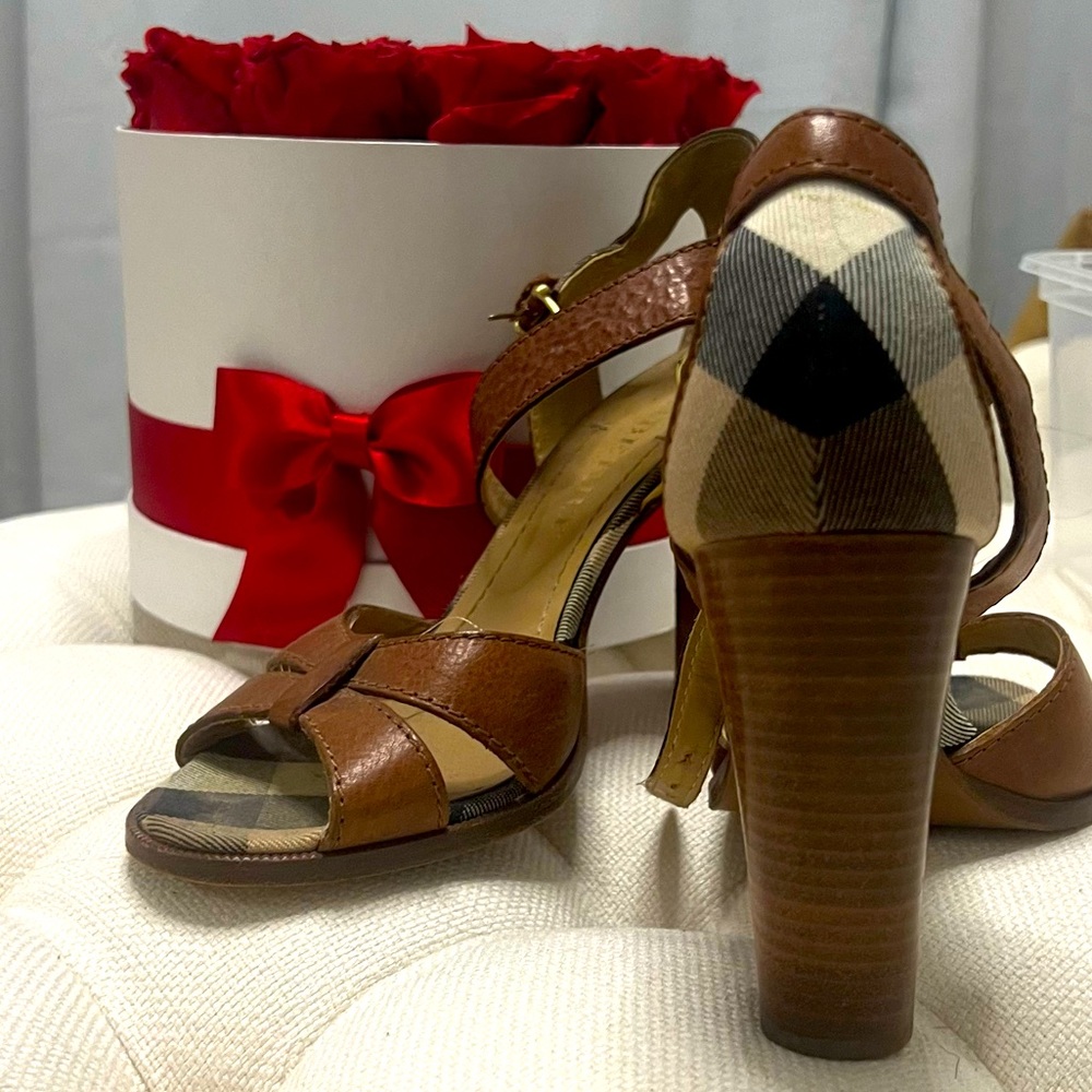 BURBERRY VINTAGE BROWN OPEN TOE HEELED SANDALS 37.5 (US 7.5)
